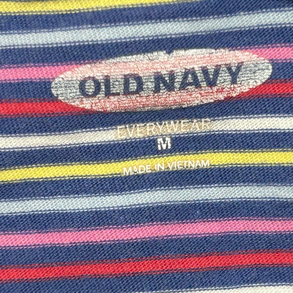 Old Navy Women’s Shirt - Picture 2 of 3